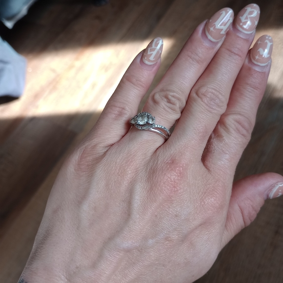 Cubic zirconia,sterling silver ring,size: 7 - Picture 2 of 2